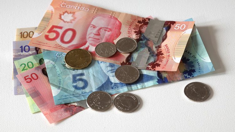 Ontario to boost minimum wage in October