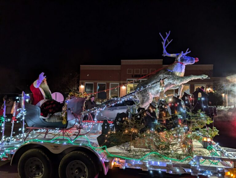 Santa meets with Mayor, MPP ahead of Brighten the Night, ‘Best in Parade’ goes to Dillabough’s